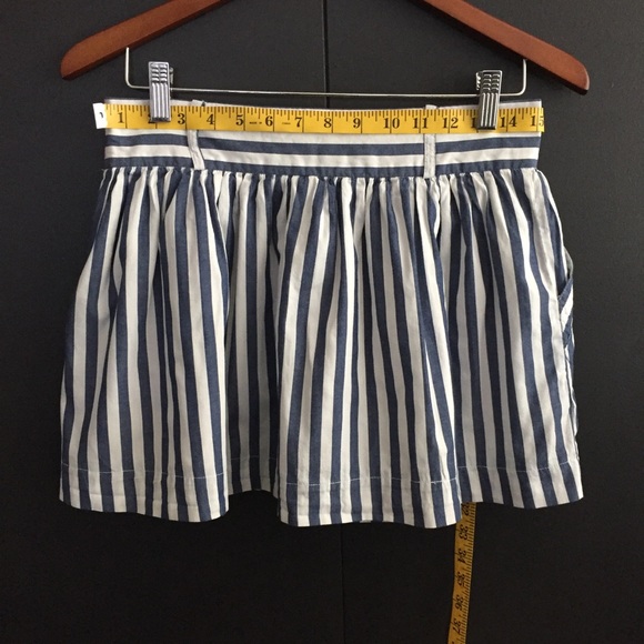 A-Line Mini Skirt (Any 3 skirt/dress/shorts $15) - Picture 3 of 3